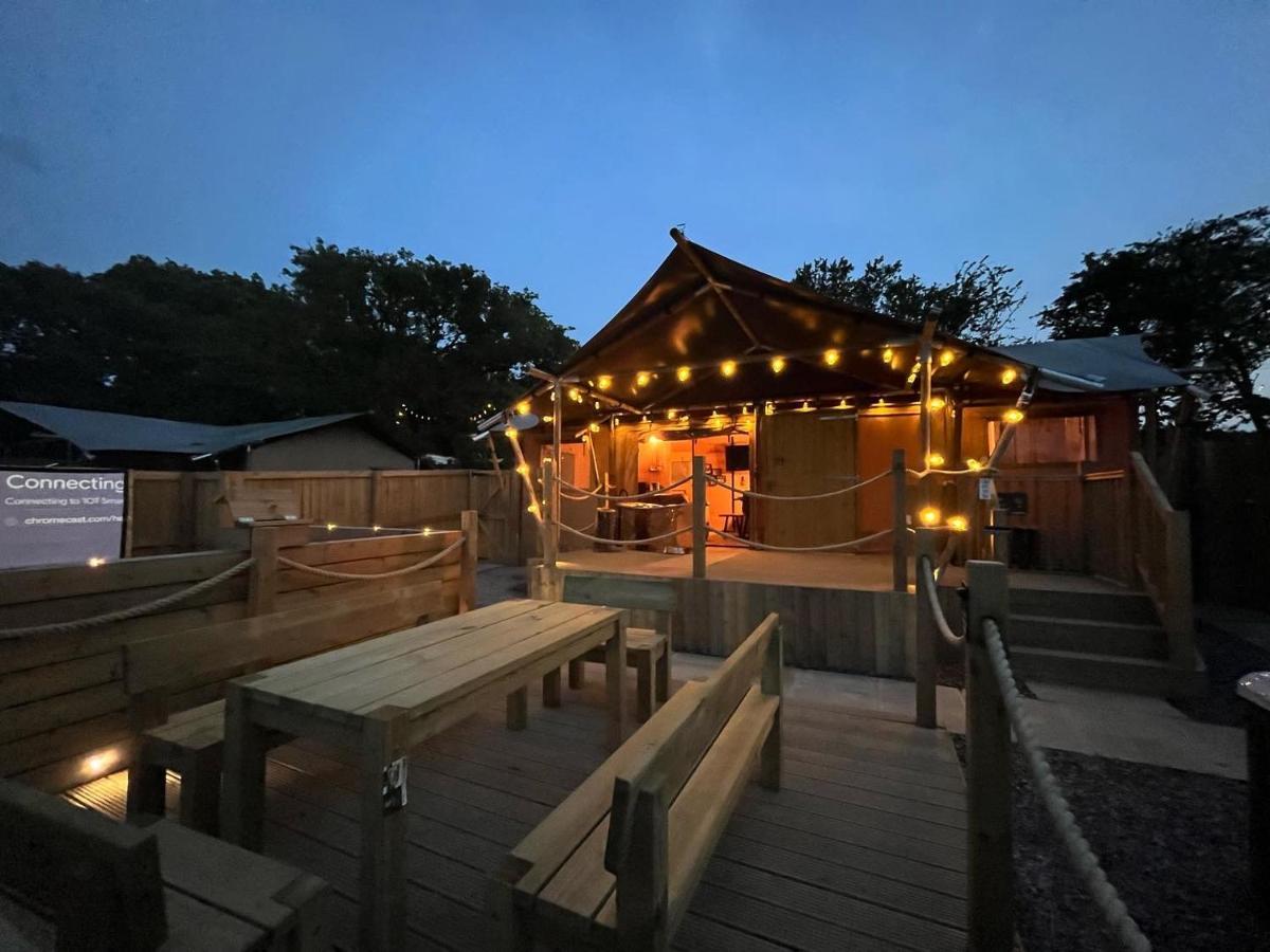 Jungle Book Safari Tent Тенбі Екстер'єр фото