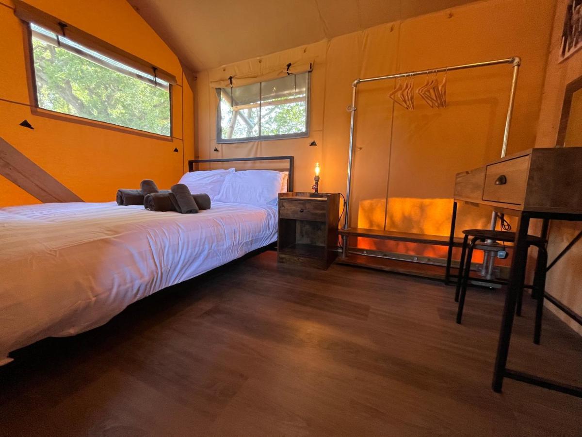 Jungle Book Safari Tent Тенбі Екстер'єр фото