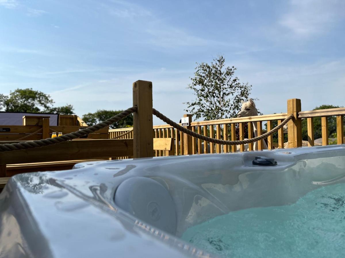Jungle Book Safari Tent Тенбі Екстер'єр фото