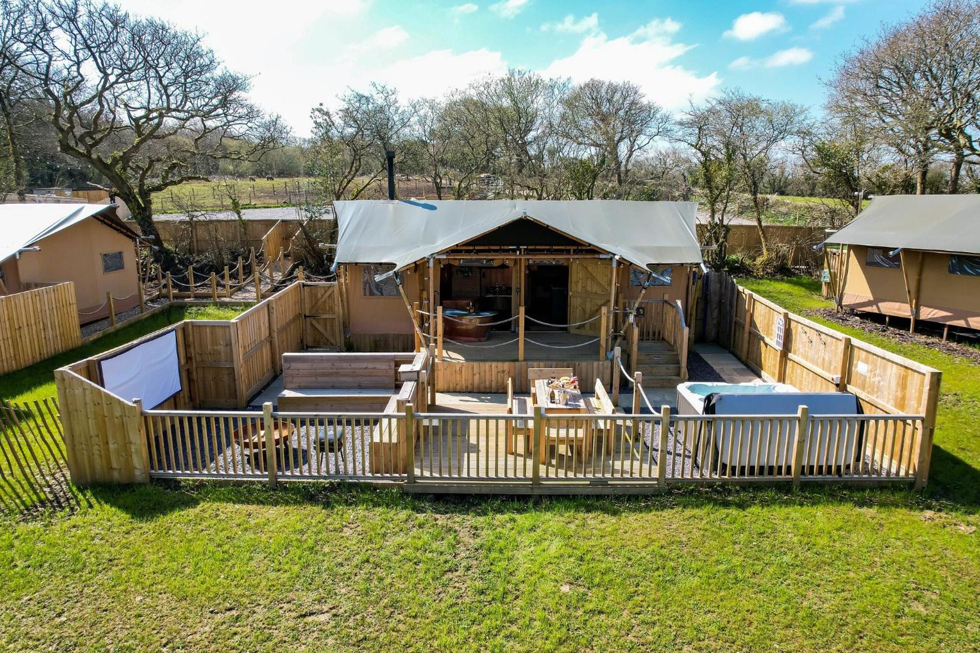 Jungle Book Safari Tent Тенбі Екстер'єр фото