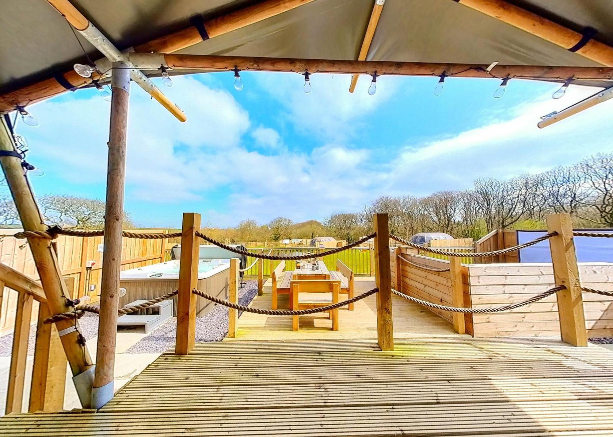 Jungle Book Safari Tent Тенбі Екстер'єр фото